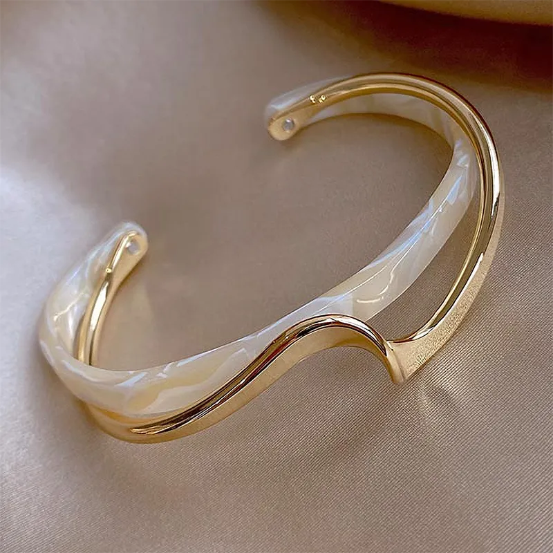 White Shellfish Bracelets Board Bend Metal Bangles Womens Hand Bracelets Geometric C- shaped Opening Bracelets Jewelry Gifts